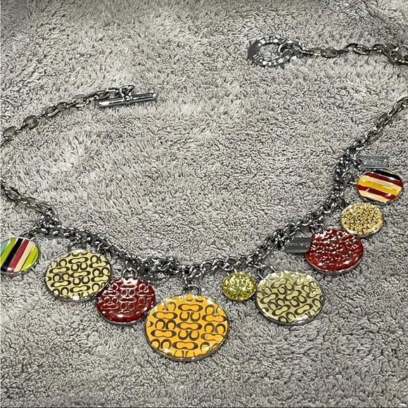 VINTAGE COACH LEGACY SIGNATURE MEDALLION CHARM 17” STAINLESS STEEL NECKLACE - Picture 4 of 8